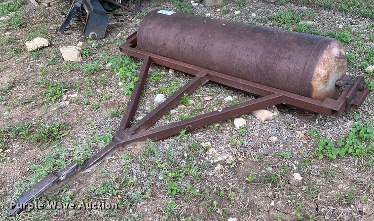 image for item DQ2094 (2) pieces of ag equipment