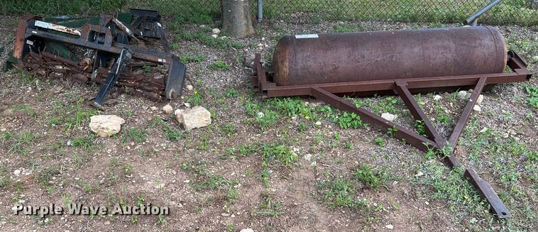 image for item DQ2094 (2) pieces of ag equipment