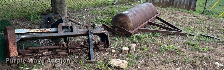 image for item DQ2094 (2) pieces of ag equipment