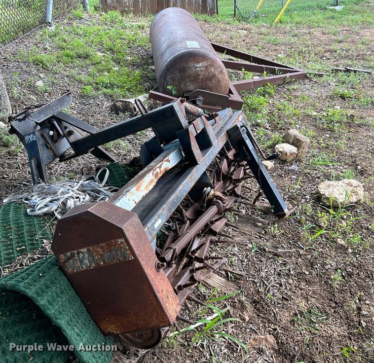 image for item DQ2094 (2) pieces of ag equipment