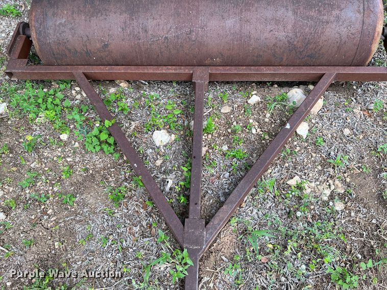 image for item DQ2094 (2) pieces of ag equipment