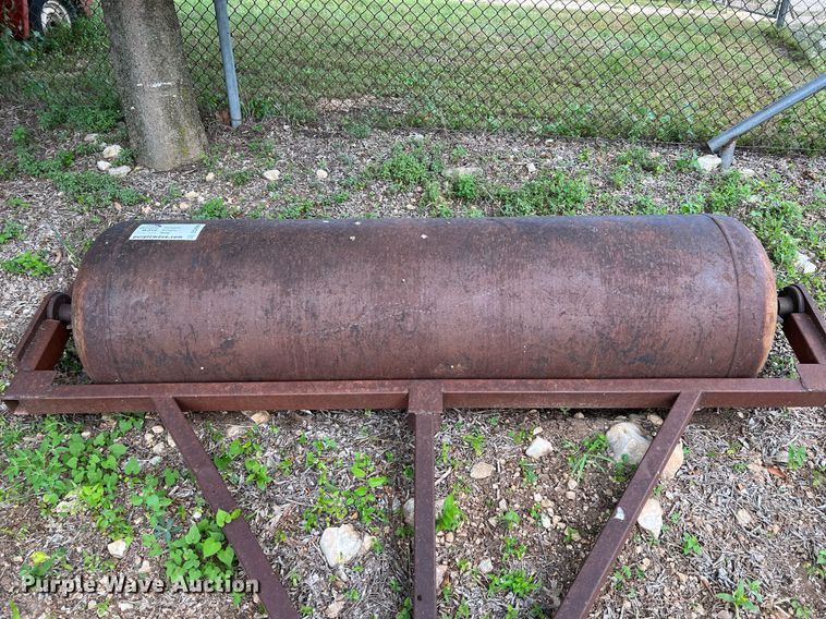 image for item DQ2094 (2) pieces of ag equipment