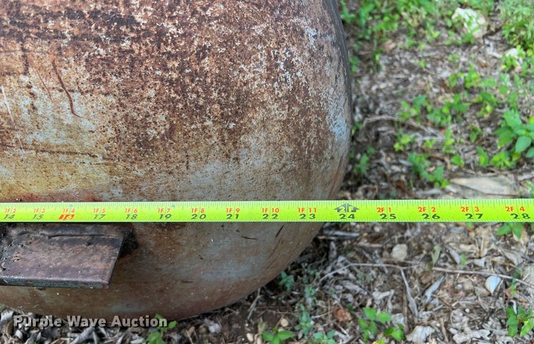 image for item DQ2094 (2) pieces of ag equipment