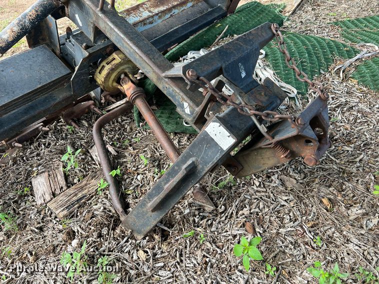 image for item DQ2094 (2) pieces of ag equipment