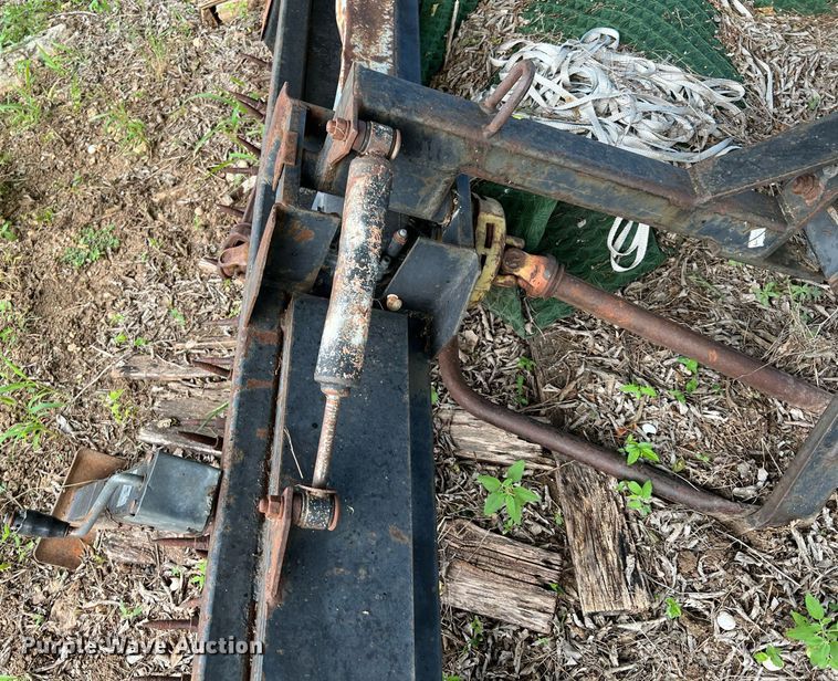 image for item DQ2094 (2) pieces of ag equipment