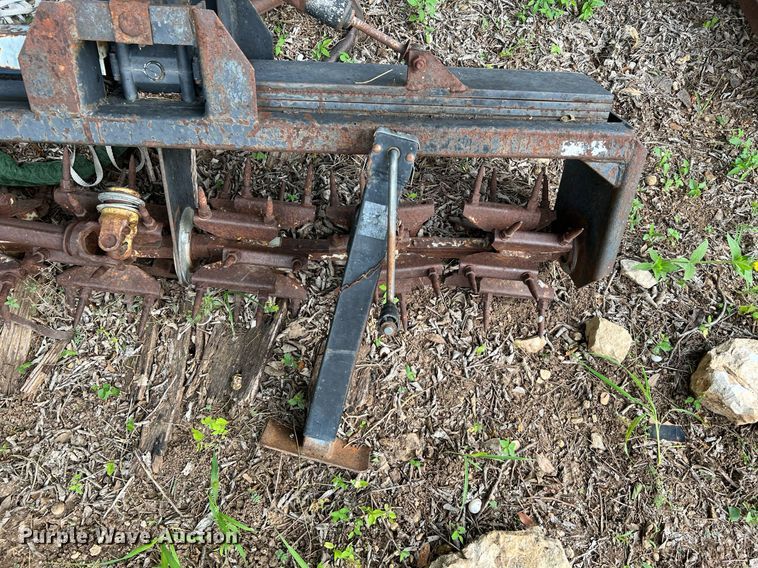 image for item DQ2094 (2) pieces of ag equipment