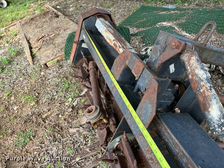 image for item DQ2094 (2) pieces of ag equipment
