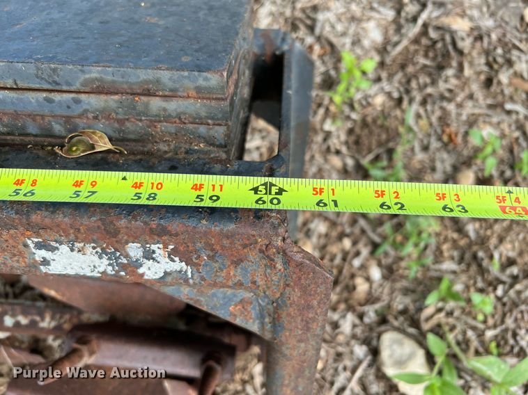 image for item DQ2094 (2) pieces of ag equipment