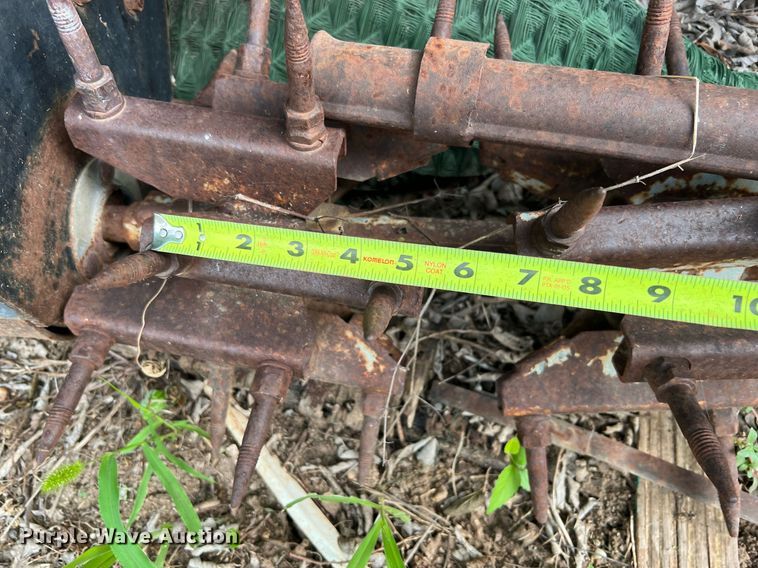 image for item DQ2094 (2) pieces of ag equipment