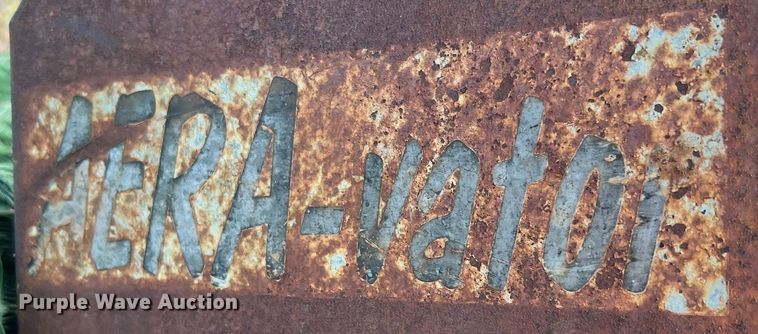 image for item DQ2094 (2) pieces of ag equipment