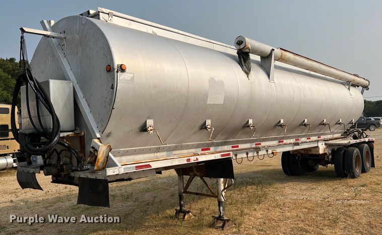 image for item II9154 1993 Warren  feed delivery trailer