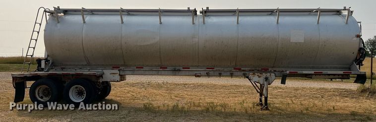 image for item II9154 1993 Warren  feed delivery trailer