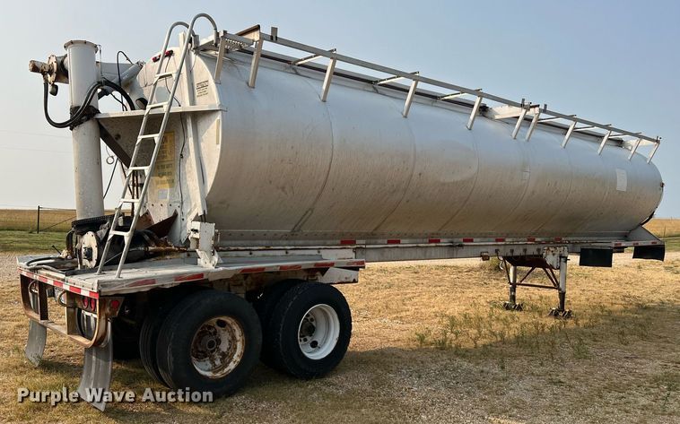 image for item II9154 1993 Warren  feed delivery trailer