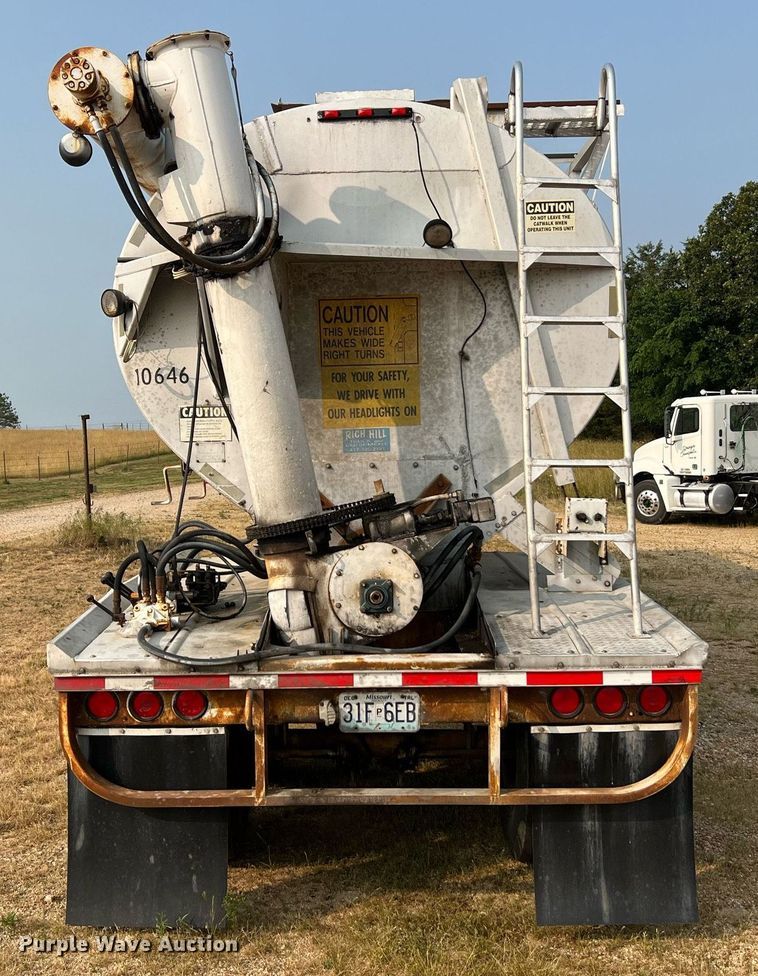 image for item II9154 1993 Warren  feed delivery trailer