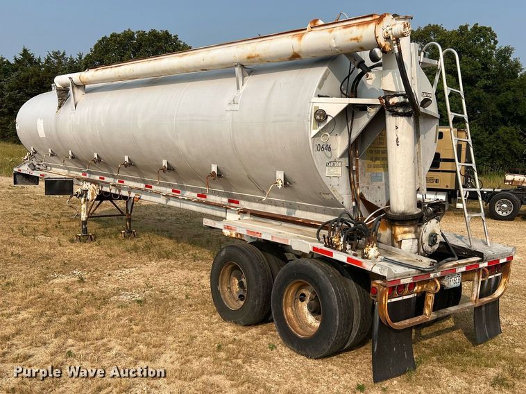 image for item II9154 1993 Warren  feed delivery trailer