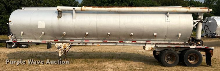 image for item II9154 1993 Warren  feed delivery trailer