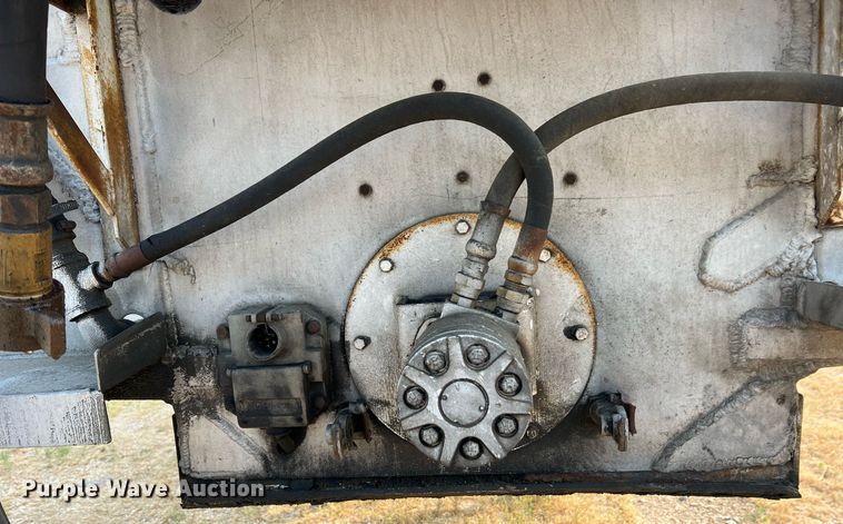 image for item II9154 1993 Warren  feed delivery trailer