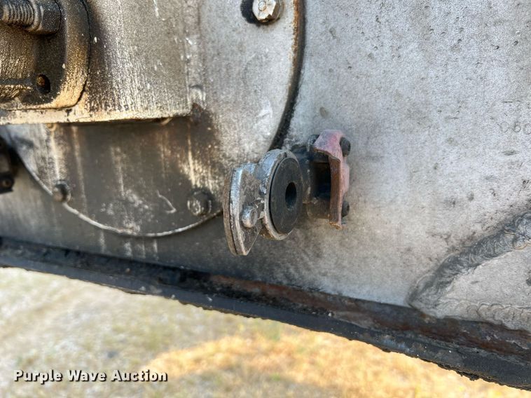 image for item II9154 1993 Warren  feed delivery trailer