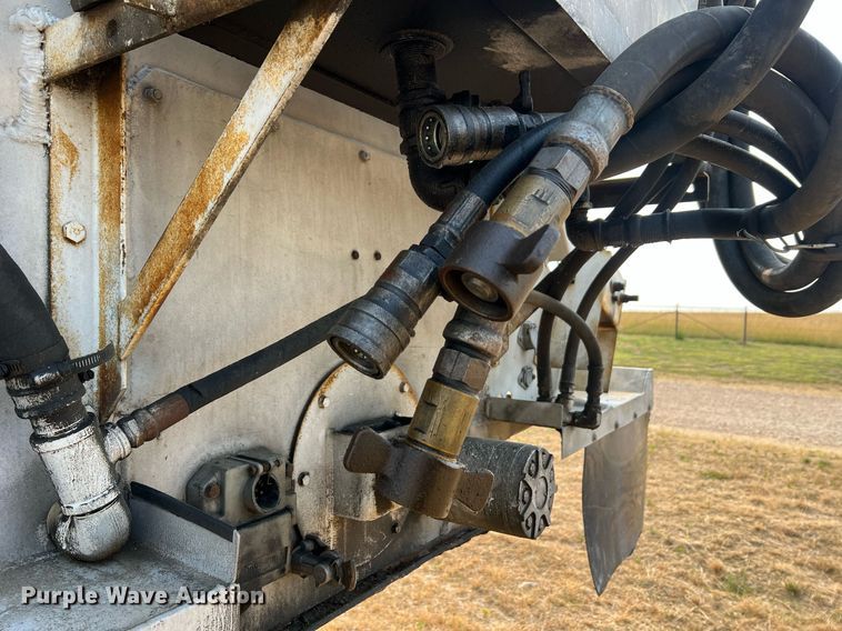 image for item II9154 1993 Warren  feed delivery trailer