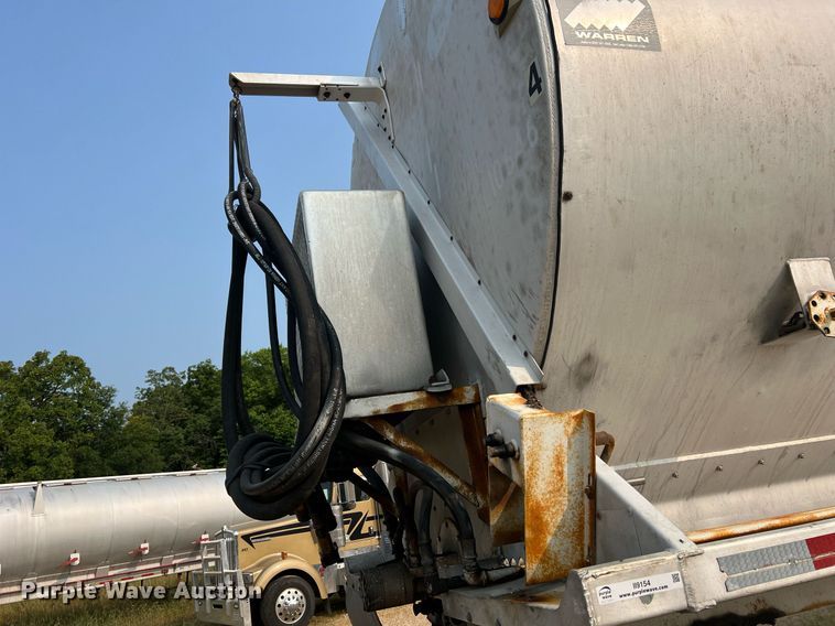 image for item II9154 1993 Warren  feed delivery trailer