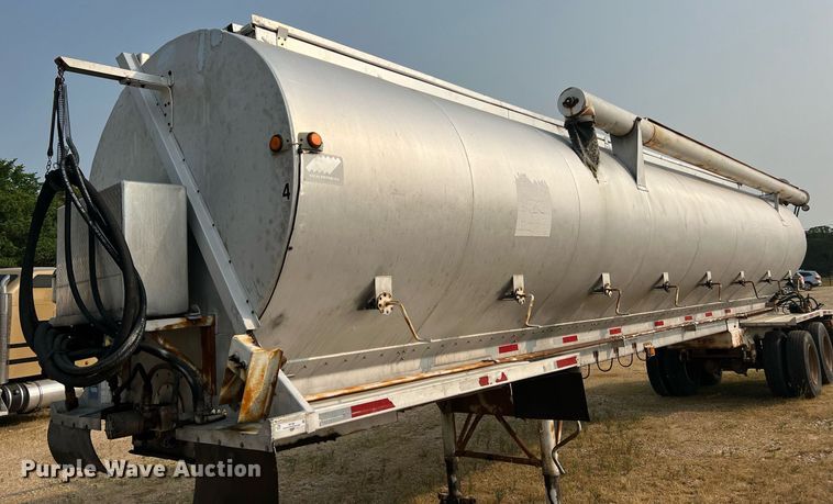 image for item II9154 1993 Warren  feed delivery trailer