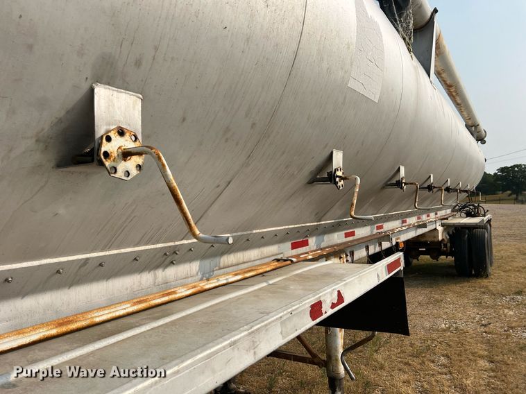 image for item II9154 1993 Warren  feed delivery trailer