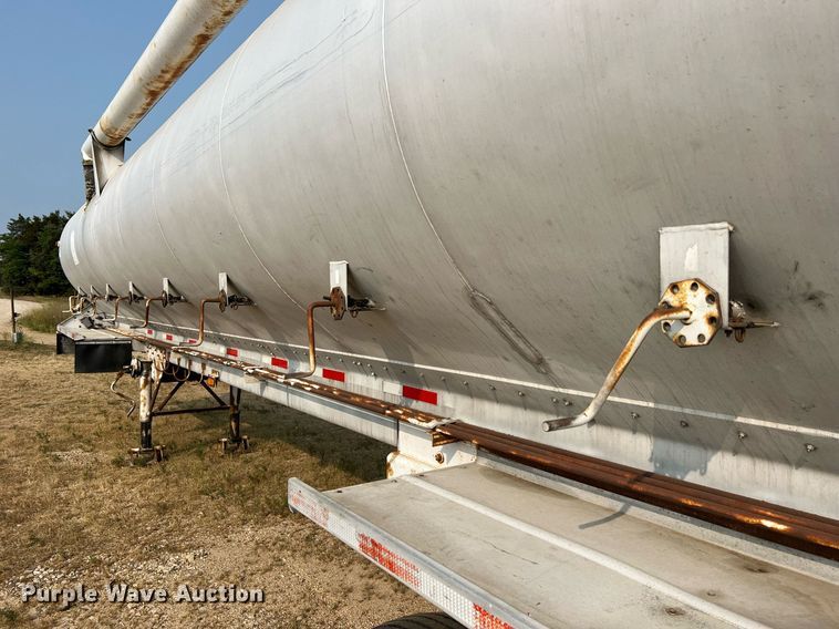 image for item II9154 1993 Warren  feed delivery trailer