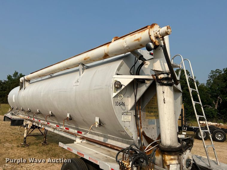 image for item II9154 1993 Warren  feed delivery trailer