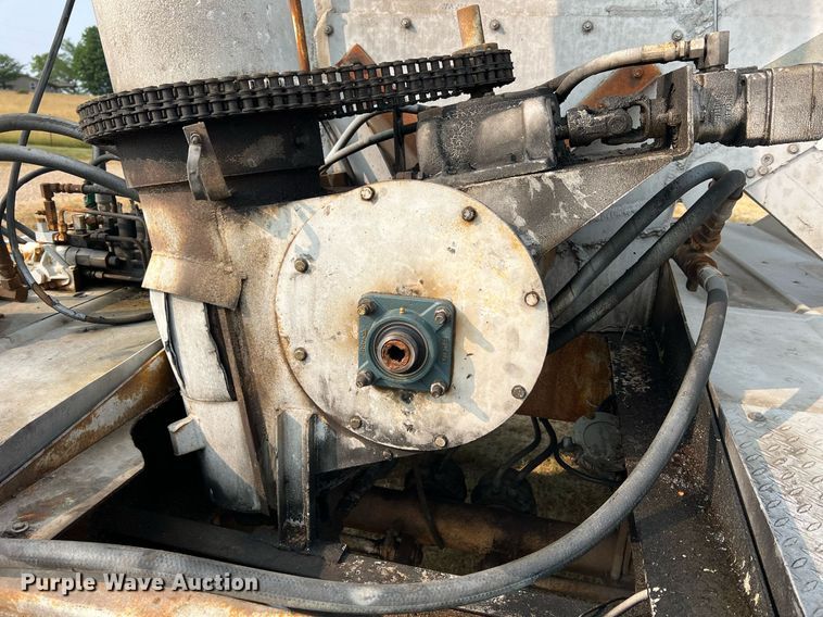 image for item II9154 1993 Warren  feed delivery trailer