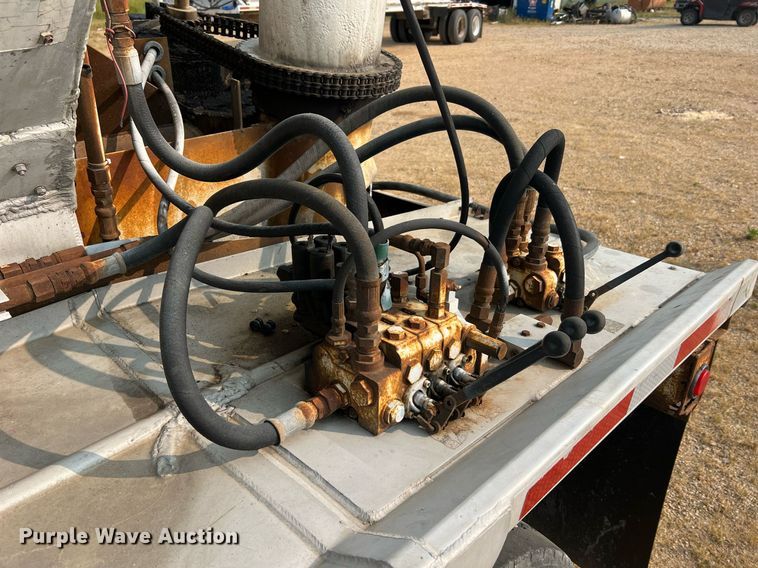 image for item II9154 1993 Warren  feed delivery trailer