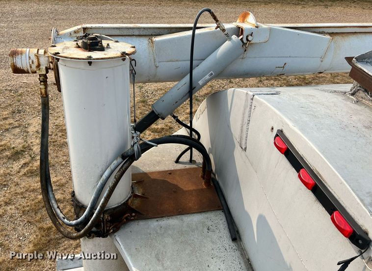 image for item II9154 1993 Warren  feed delivery trailer