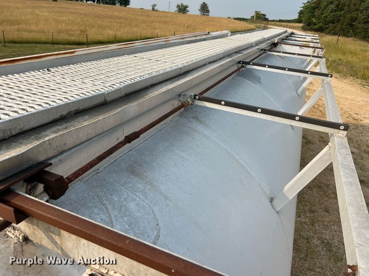 image for item II9154 1993 Warren  feed delivery trailer