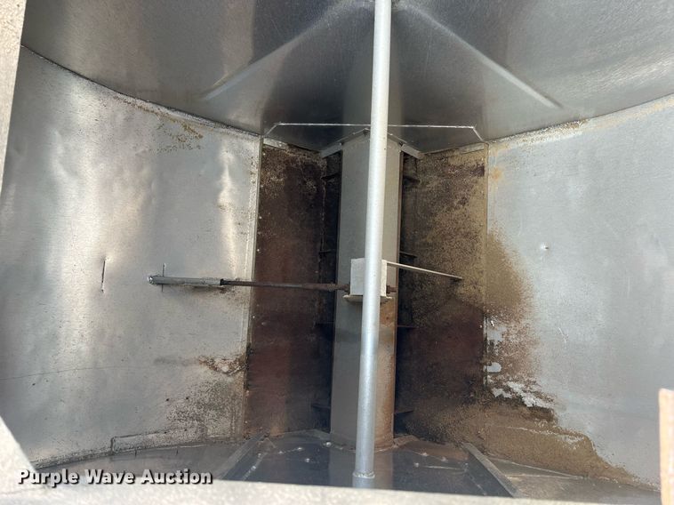 image for item II9154 1993 Warren  feed delivery trailer