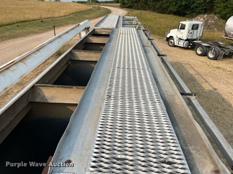 image for item II9154 1993 Warren  feed delivery trailer