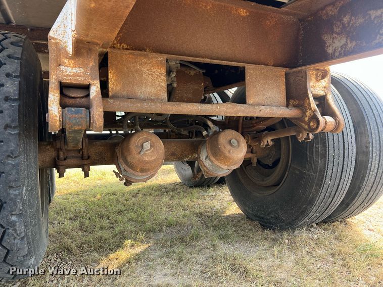 image for item II9154 1993 Warren  feed delivery trailer