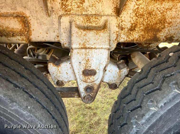 image for item II9154 1993 Warren  feed delivery trailer