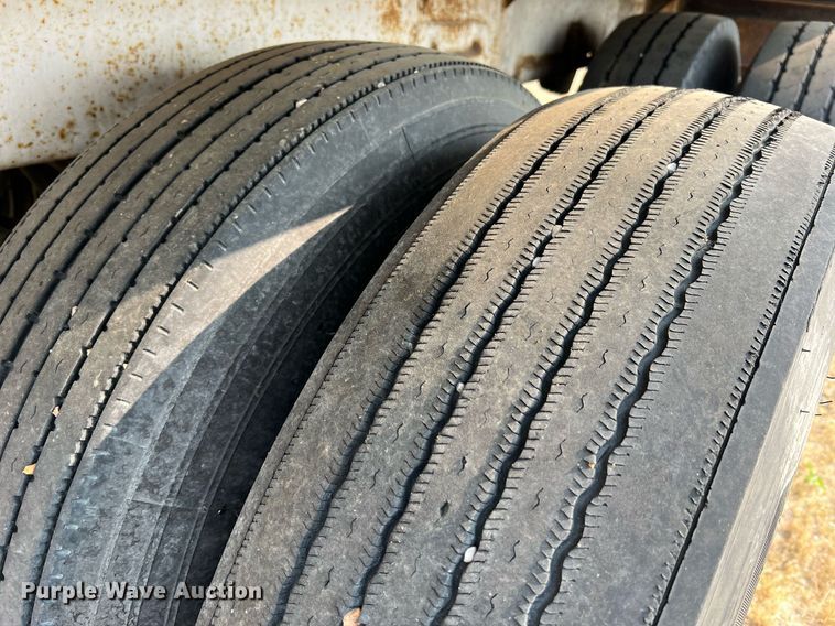 image for item II9154 1993 Warren  feed delivery trailer