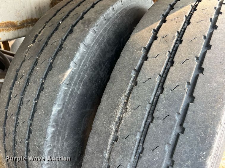 image for item II9154 1993 Warren  feed delivery trailer