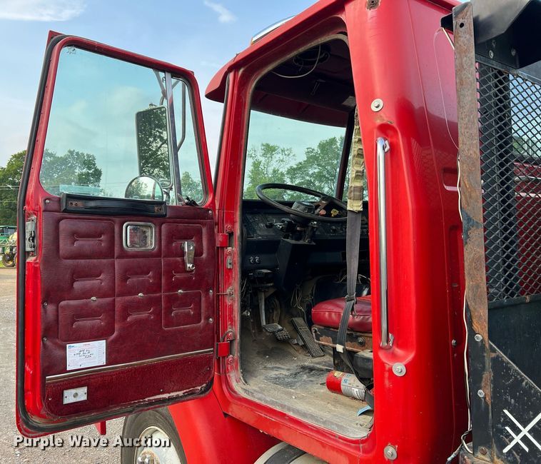 image for item II9172 Volvo  flatbed truck