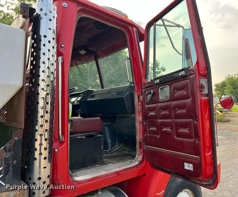 image for item II9172 Volvo  flatbed truck