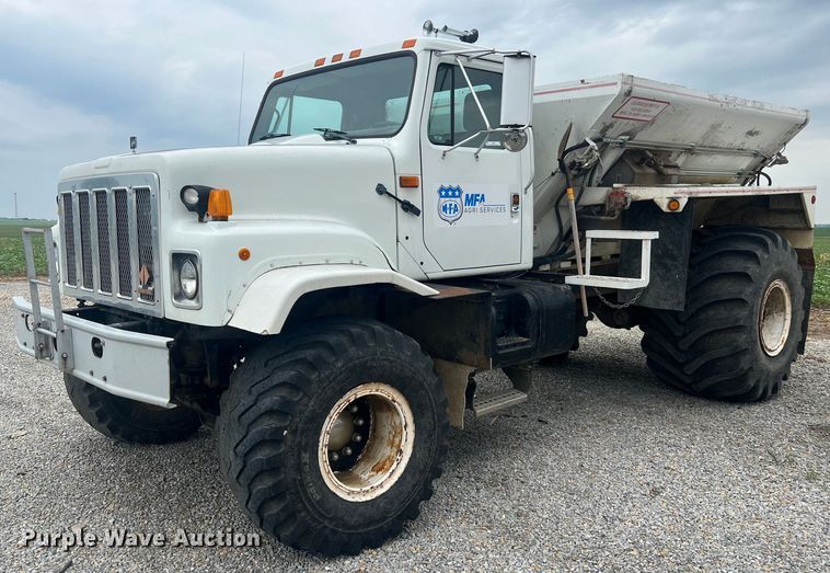 image for item II9177 1990 International 2554  applicator truck