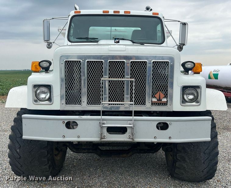 image for item II9177 1990 International 2554  applicator truck
