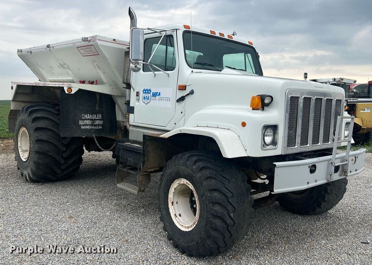 image for item II9177 1990 International 2554  applicator truck