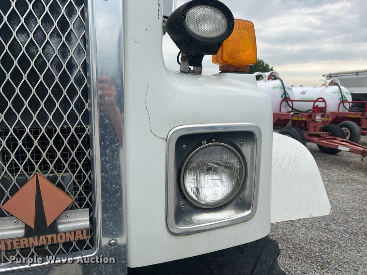 image for item II9177 1990 International 2554  applicator truck