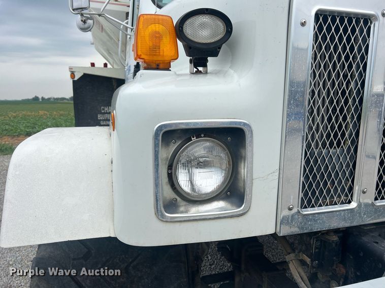 image for item II9177 1990 International 2554  applicator truck