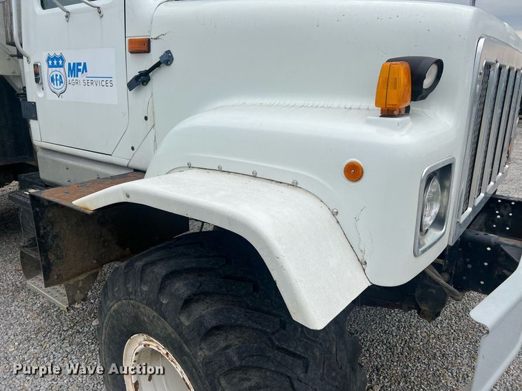 image for item II9177 1990 International 2554  applicator truck