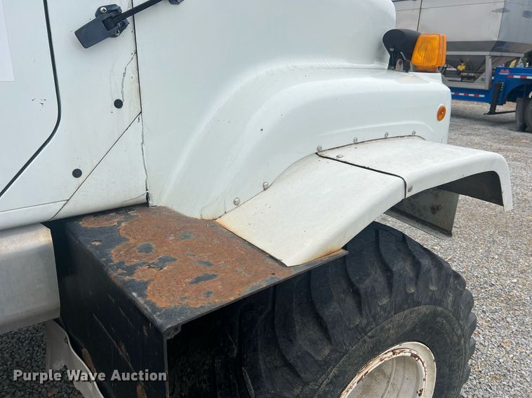 image for item II9177 1990 International 2554  applicator truck