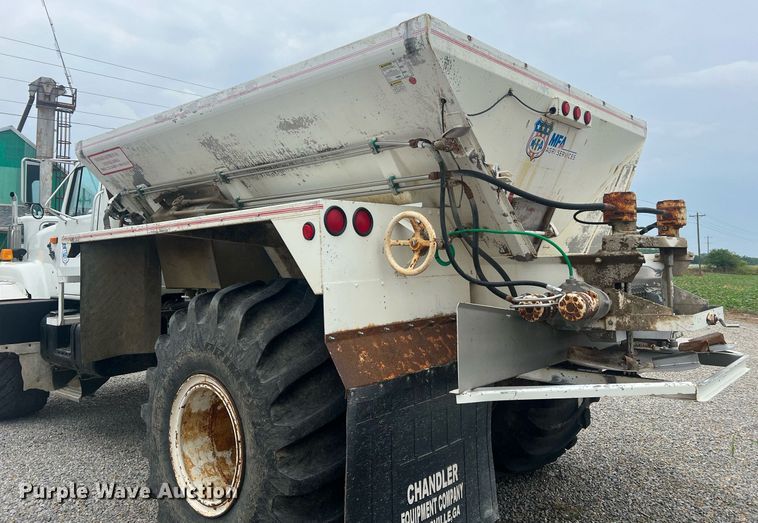 image for item II9177 1990 International 2554  applicator truck