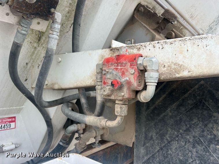 image for item II9177 1990 International 2554  applicator truck