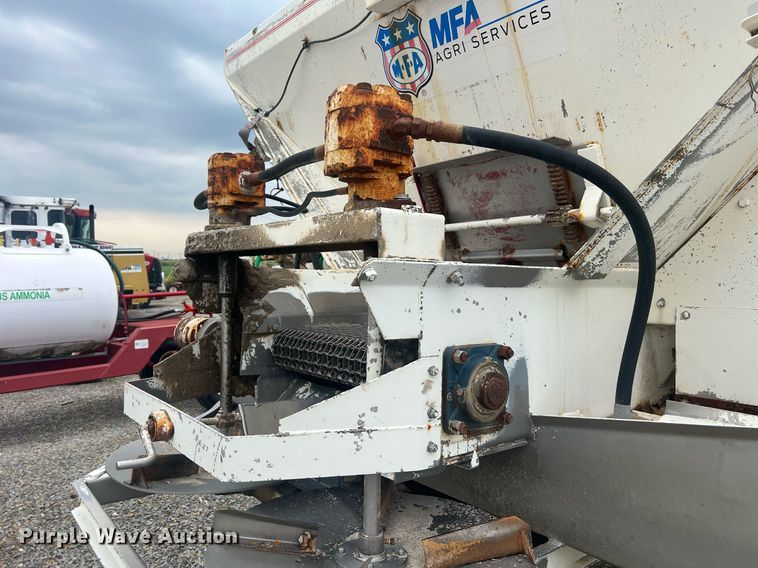 image for item II9177 1990 International 2554  applicator truck